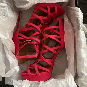 BRAND NEW HEELS SIZE 7.5